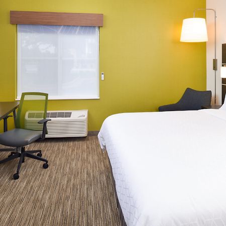 Holiday Inn Express Wixom By Ihg Экстерьер фото