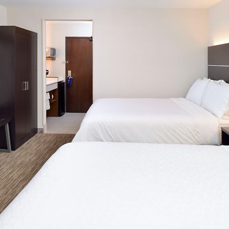 Holiday Inn Express Wixom By Ihg Экстерьер фото