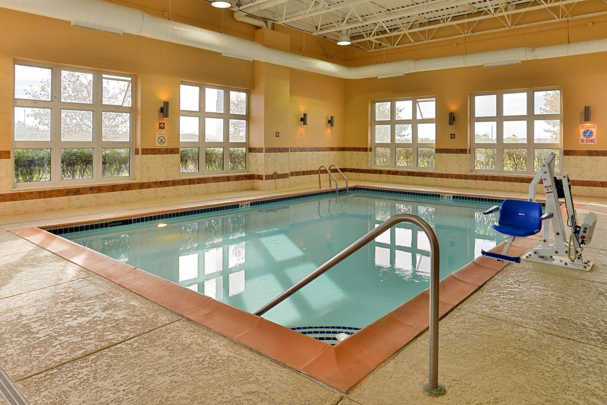 Holiday Inn Express Wixom By Ihg Экстерьер фото