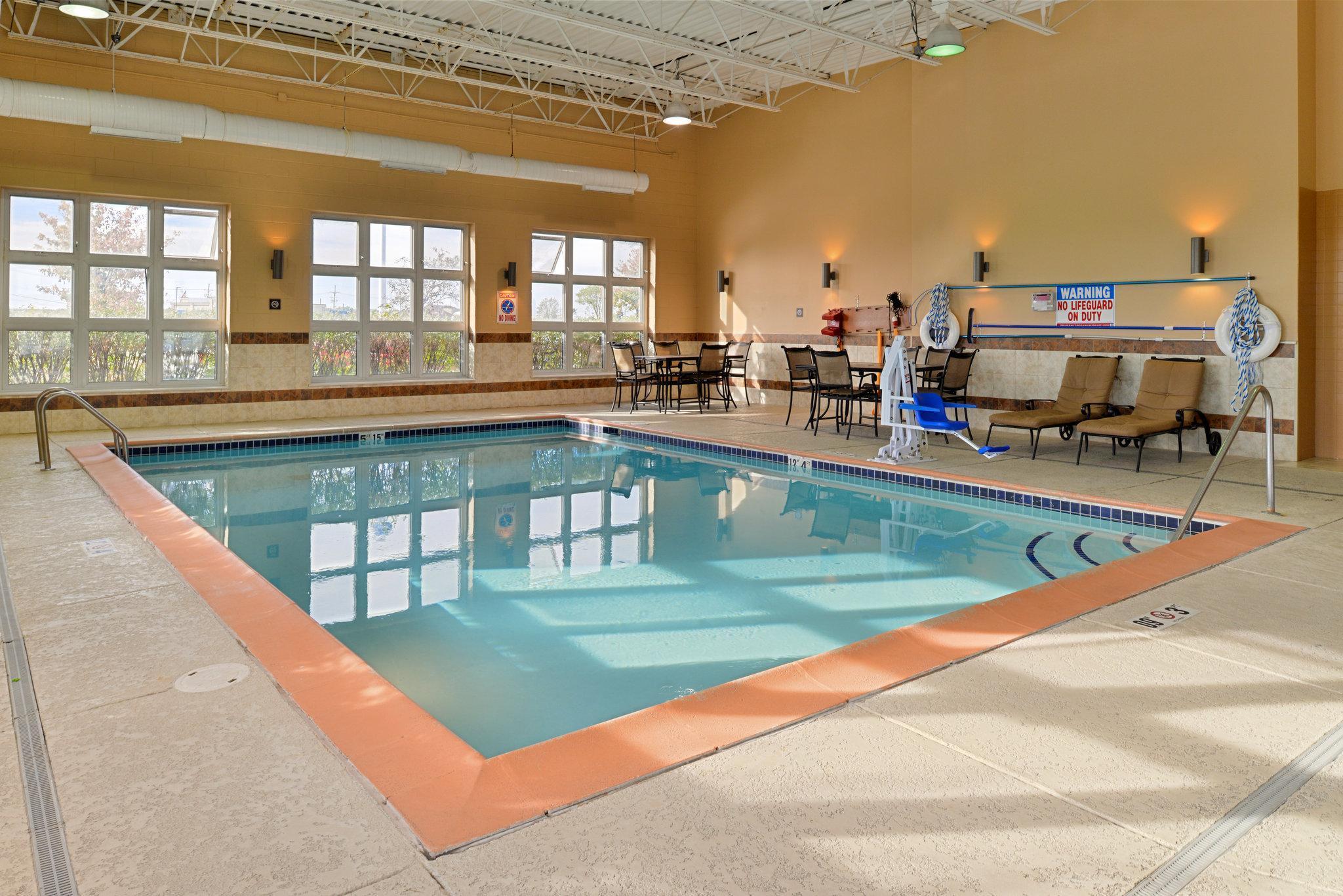 Holiday Inn Express Wixom By Ihg Экстерьер фото