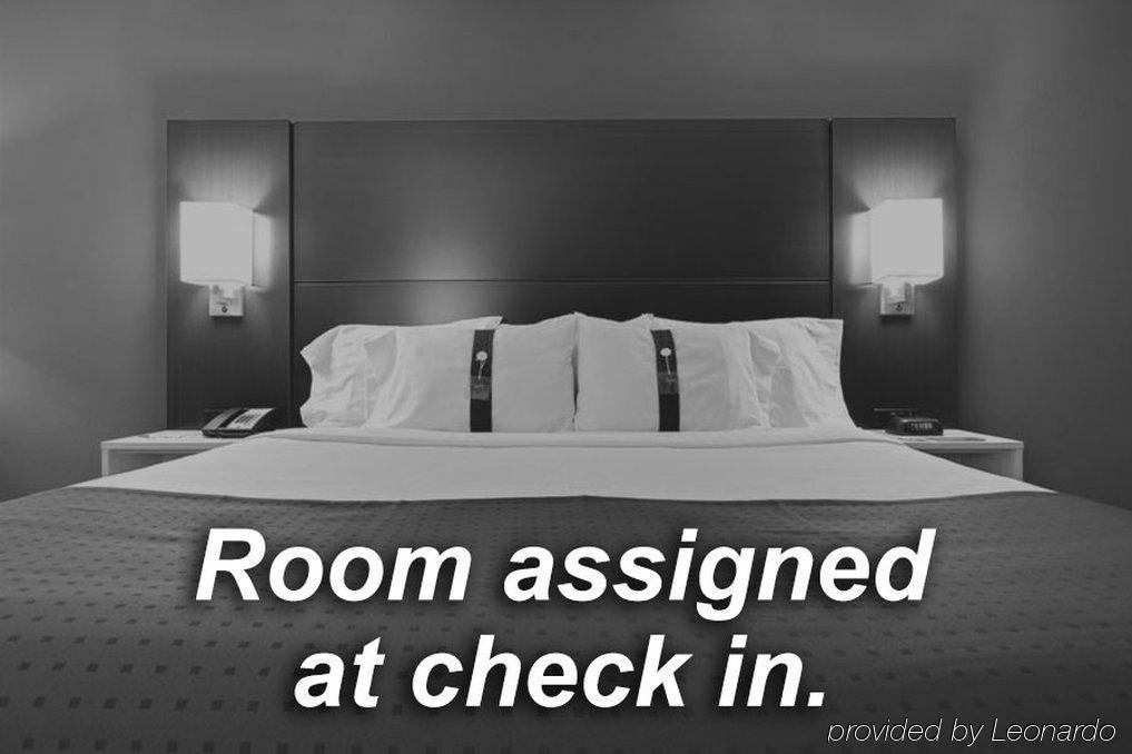 Holiday Inn Express Wixom By Ihg Экстерьер фото