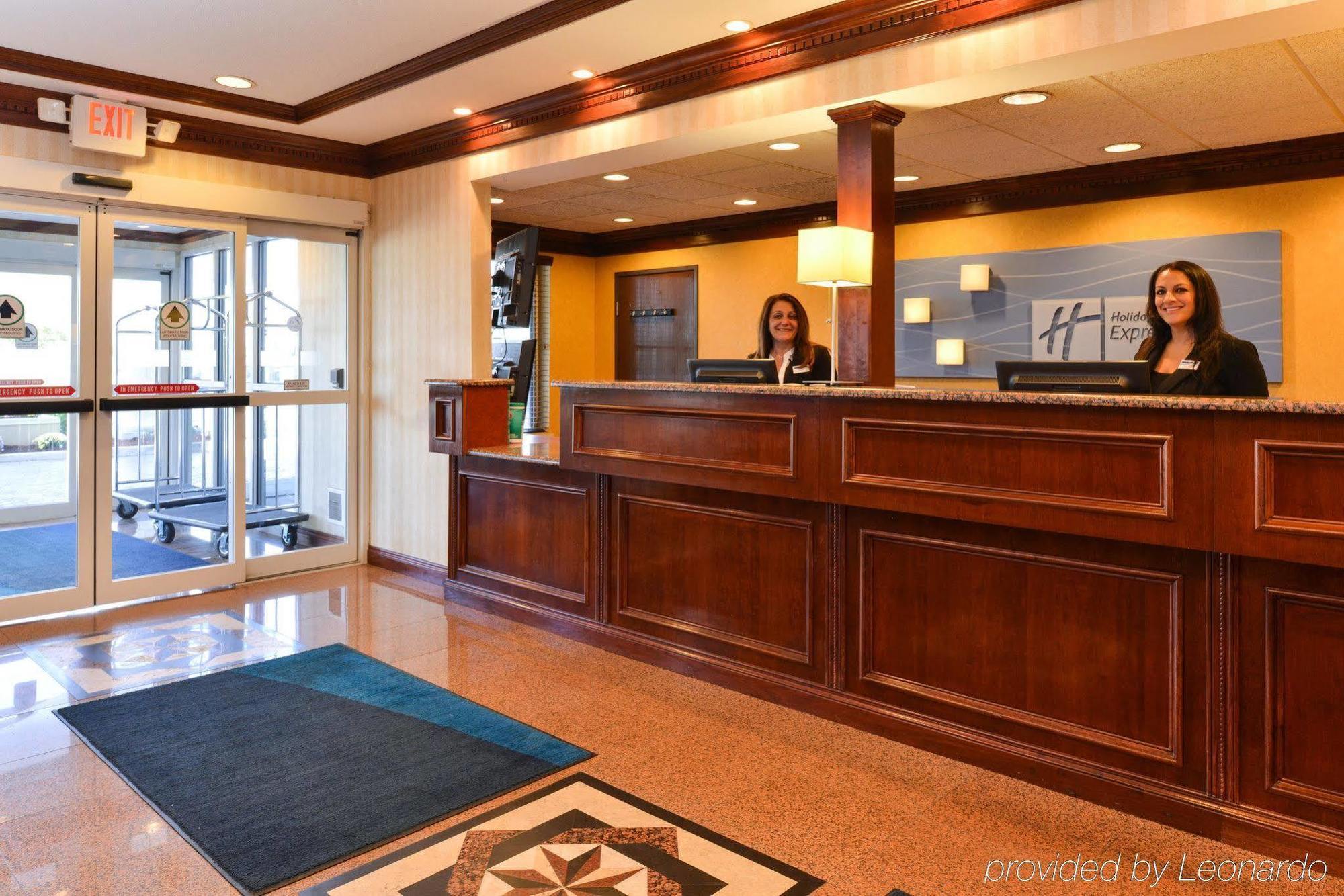 Holiday Inn Express Wixom By Ihg Экстерьер фото
