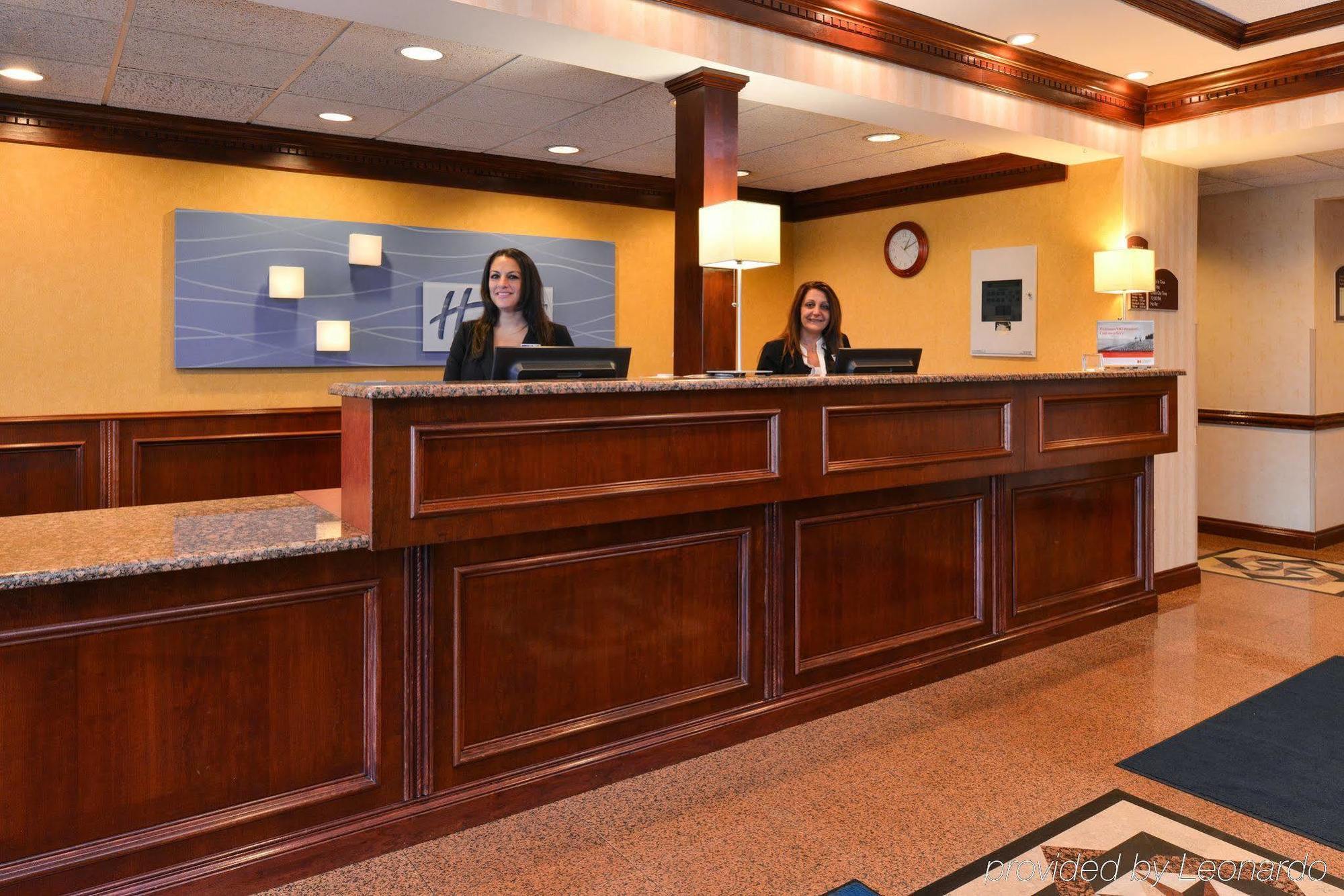 Holiday Inn Express Wixom By Ihg Экстерьер фото