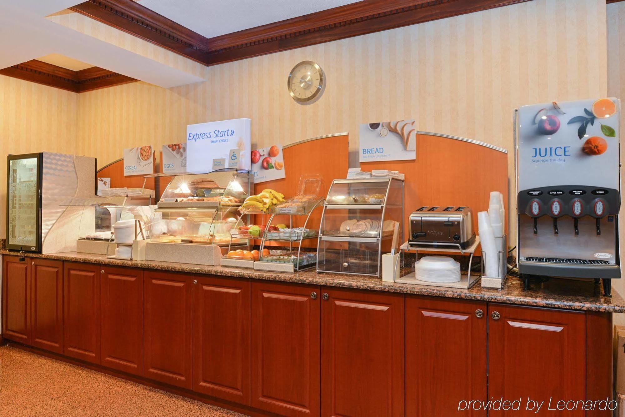 Holiday Inn Express Wixom By Ihg Экстерьер фото