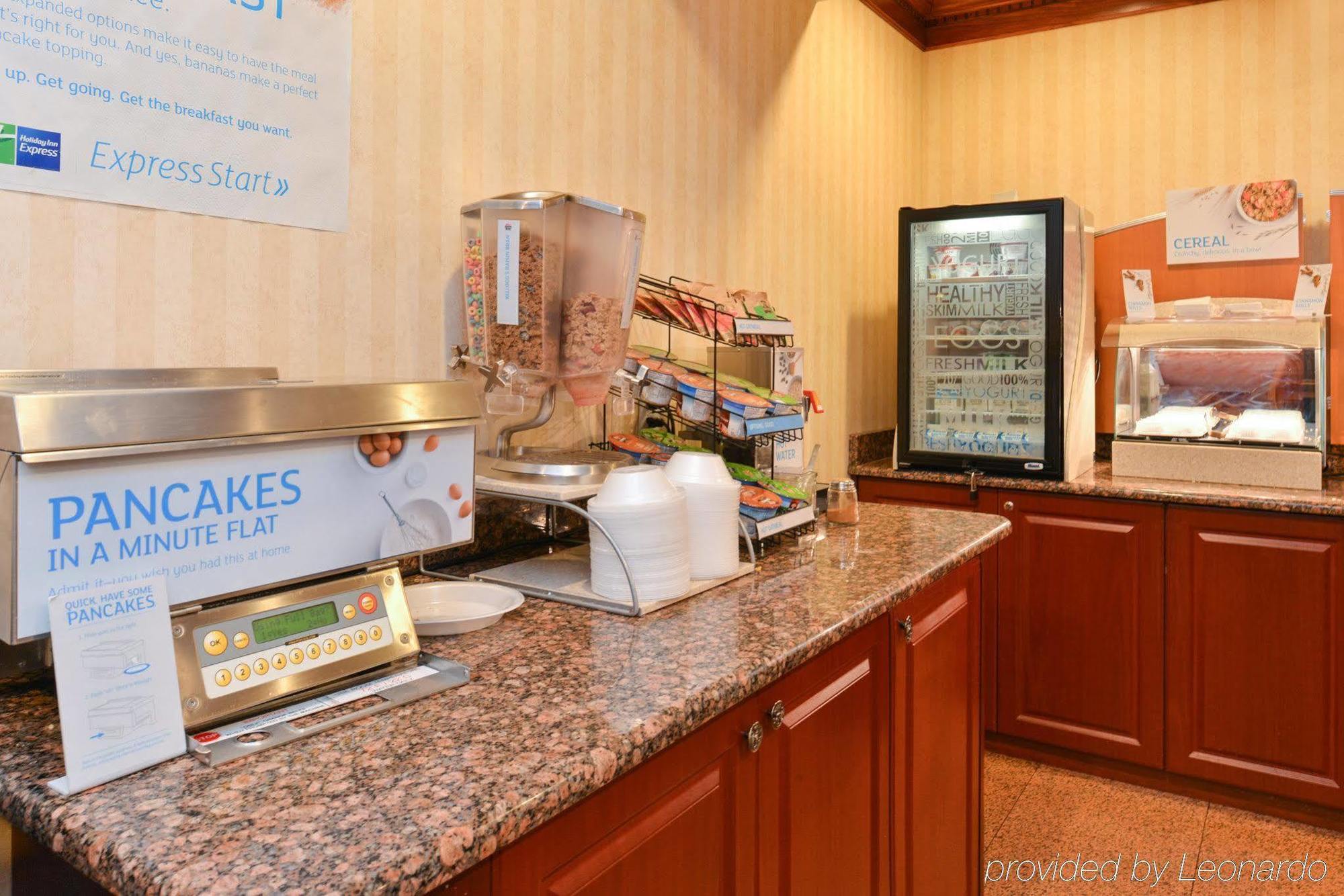 Holiday Inn Express Wixom By Ihg Экстерьер фото