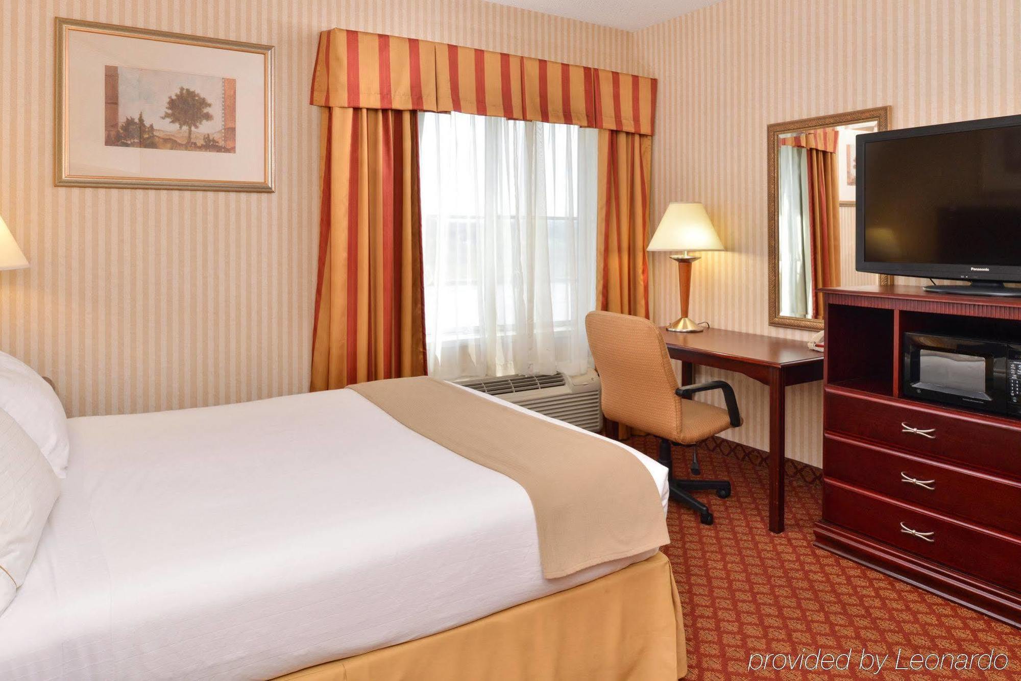 Holiday Inn Express Wixom By Ihg Экстерьер фото