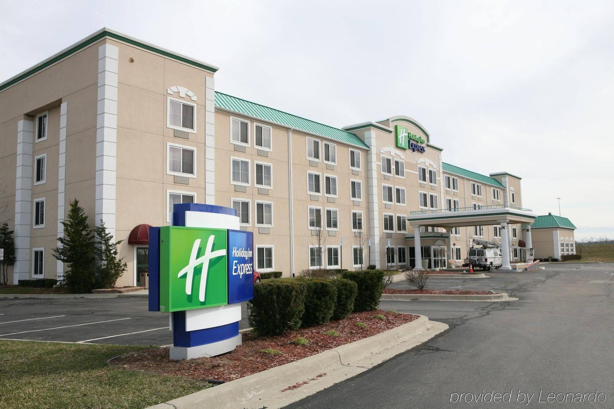 Holiday Inn Express Wixom By Ihg Экстерьер фото